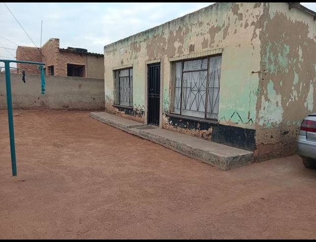 2 BEDROOM HOUSE FOR SALE IN ZONKIZIZWE